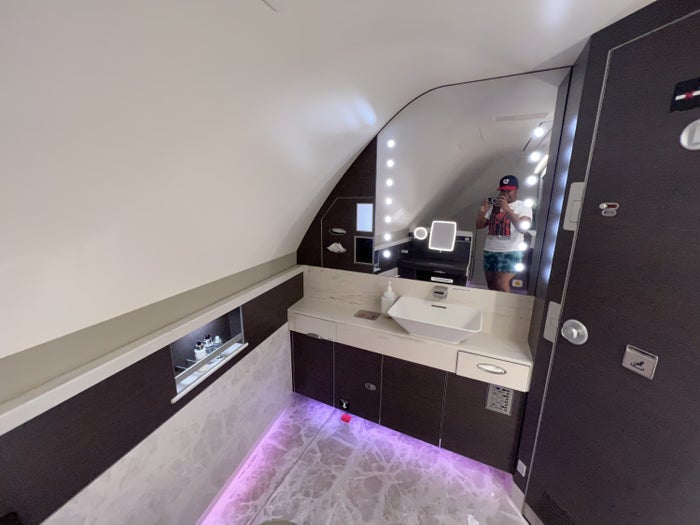 Singapore Suites lavatory