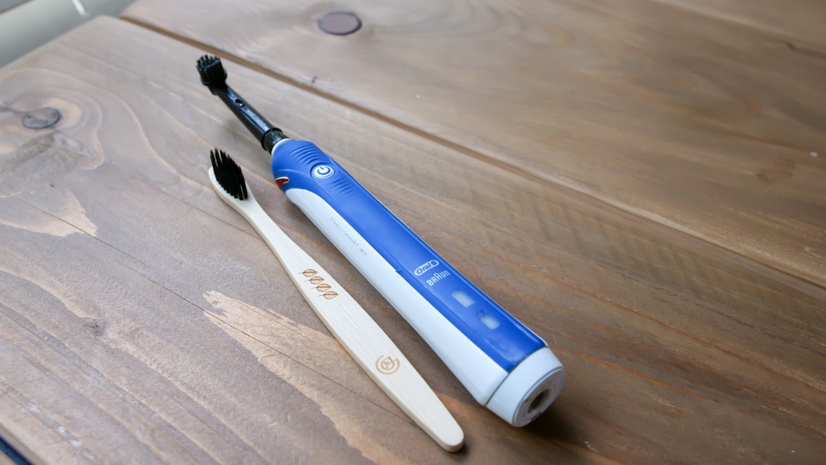 Manual or electric travel toothbrush