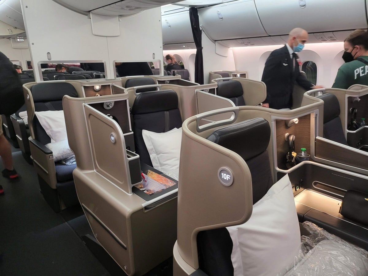Best Ways to Book Qantas Business Class With Points [Step-by-Step]