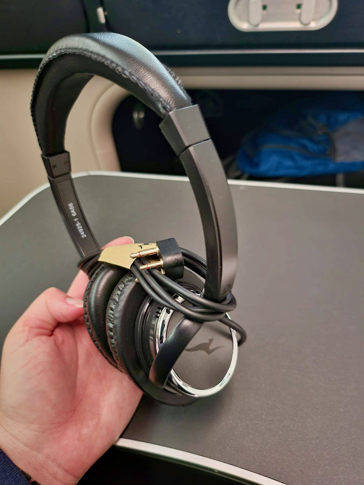 Qantas Airways LAX-MEL 787-9 business class headphones