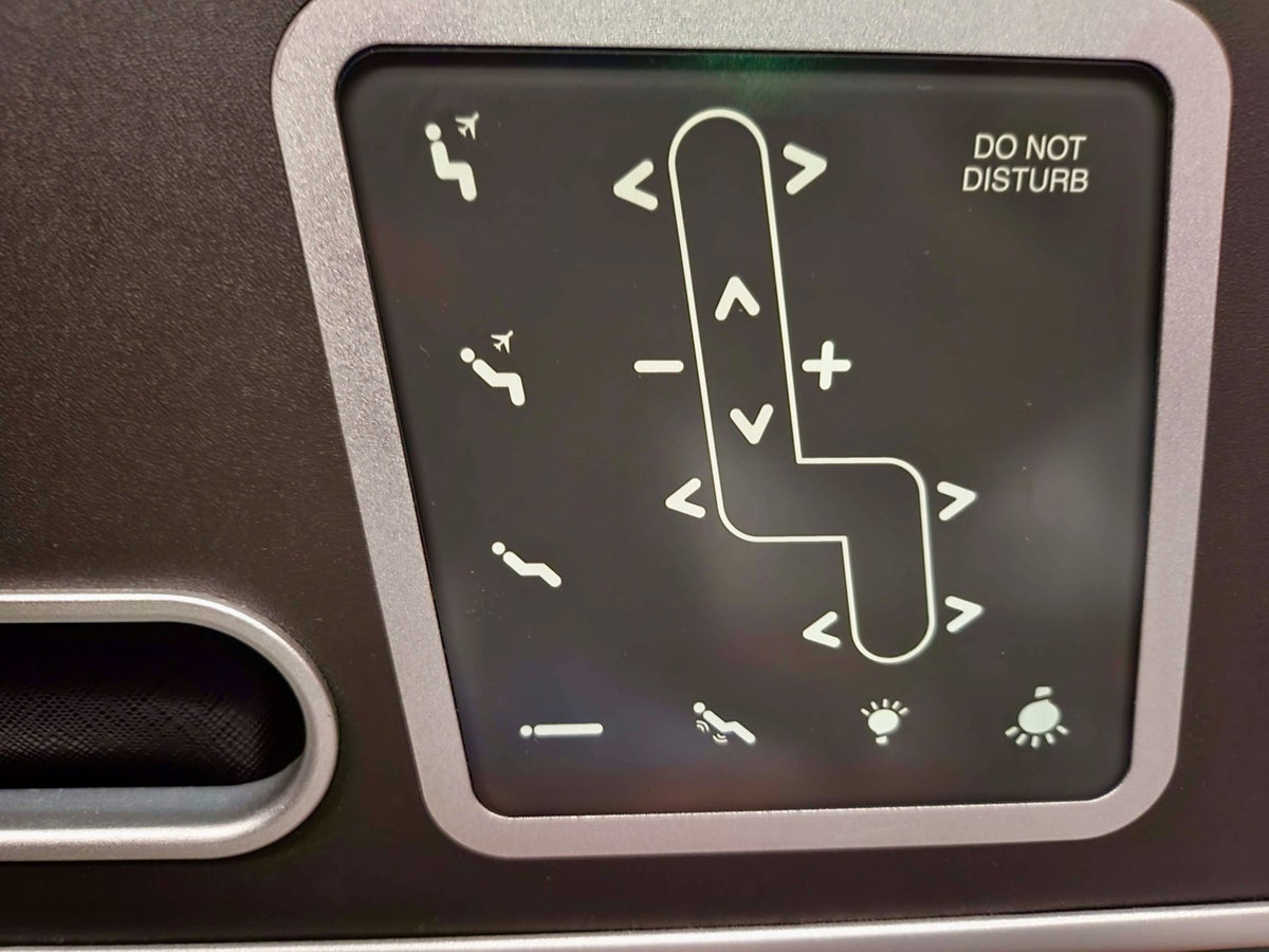 Qantas Airways LAX-MEL 787-9 business class seat controls
