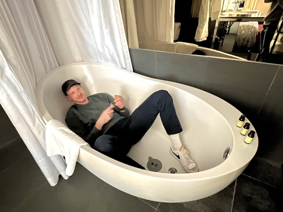SLS Hotel, a Luxury Collection Hotel, Beverly Hills bathroom freestanding bath
