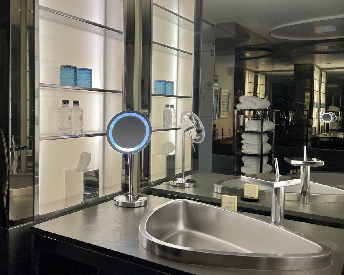 SLS Hotel, a Luxury Collection Hotel, Beverly Hills bathroom with mirror closed