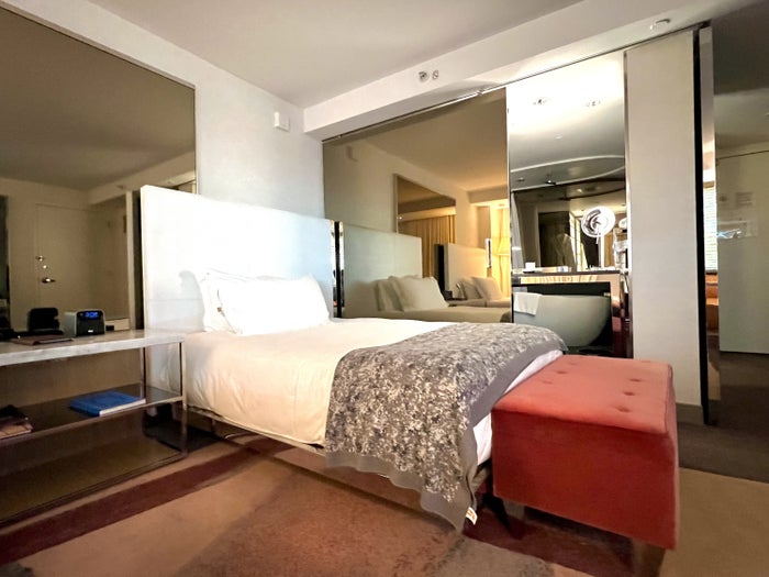 SLS Hotel, a Luxury Collection Hotel, Beverly Hills bedroom second bed