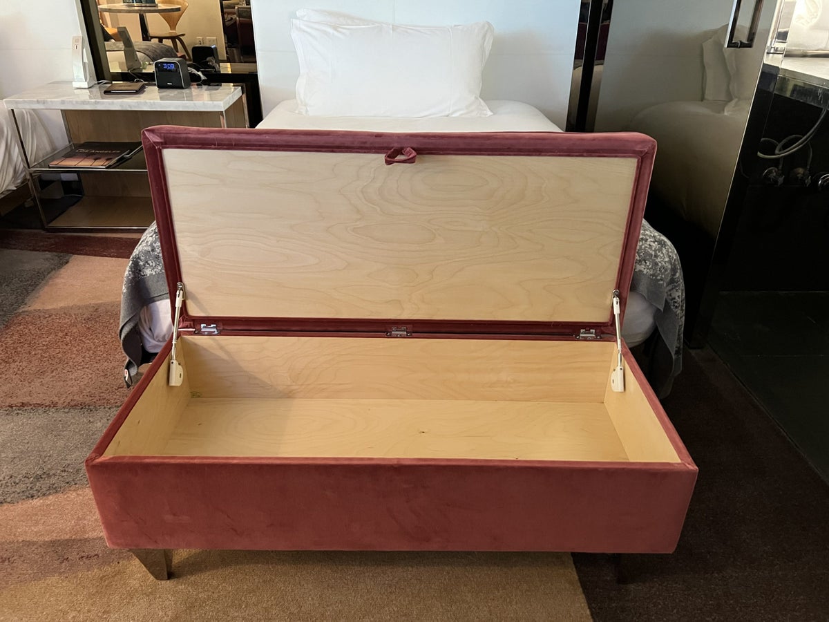 SLS Hotel, a Luxury Collection Hotel, Beverly Hills bedroom storage trunk