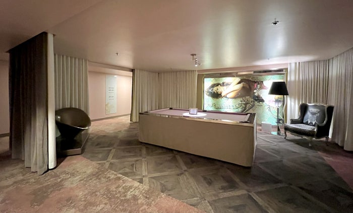 SLS Hotel, a Luxury Collection Hotel, Beverly Hills pool table