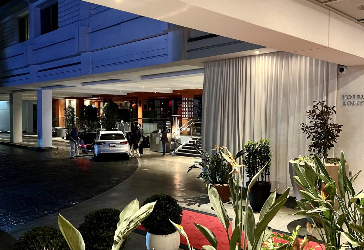 SLS Hotel, a Luxury Collection Hotel, Beverly Hills valet parking