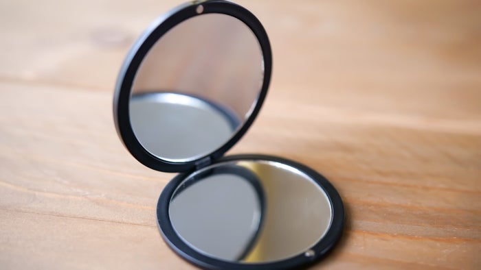 Travel mirror magnification