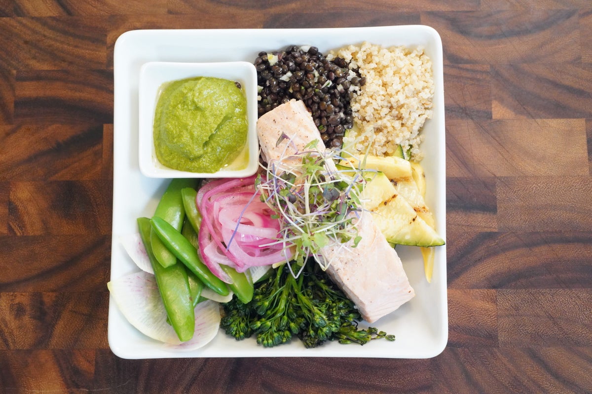 American Airlines Introduces Healthy Meal Options in Premium Cabins