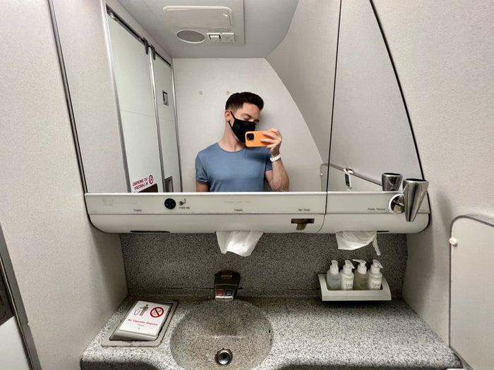 British Airways Boeing 777 200 Club World bathroom