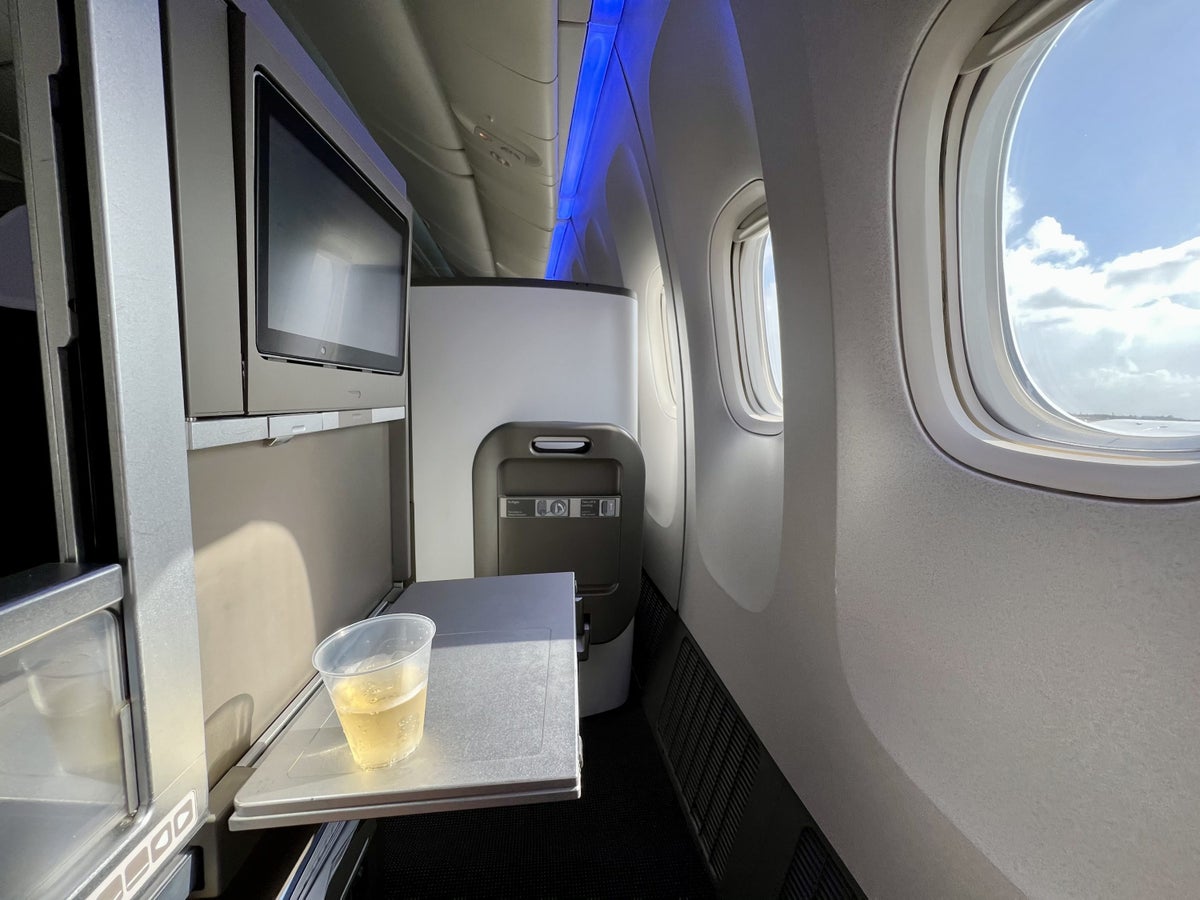 British Airways Boeing 777 200 Club World seat space