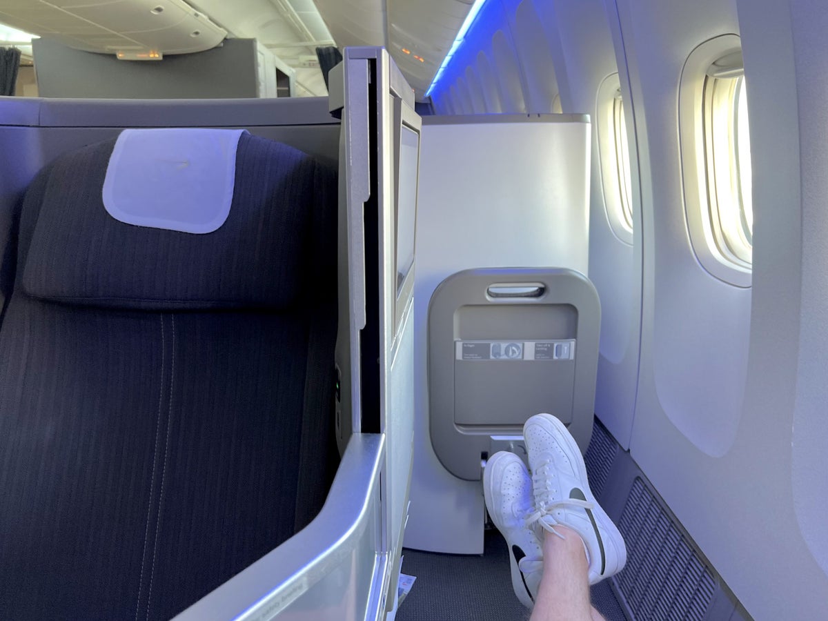British Airways Boeing 777 200 Club World seats lack of privacy