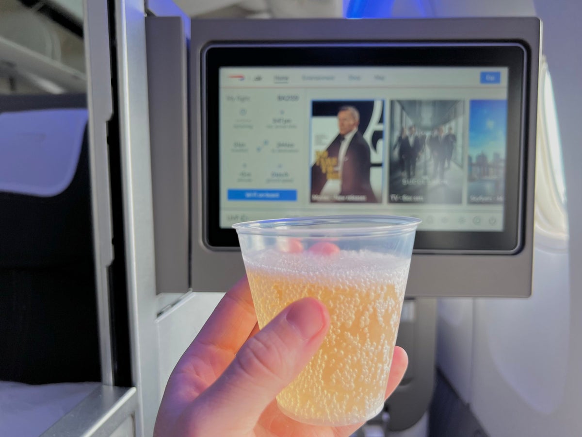 British Airways Boeing 777 200 Club World welcome drink