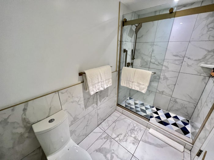 Cadillac Hotel Beach Club Bathroom