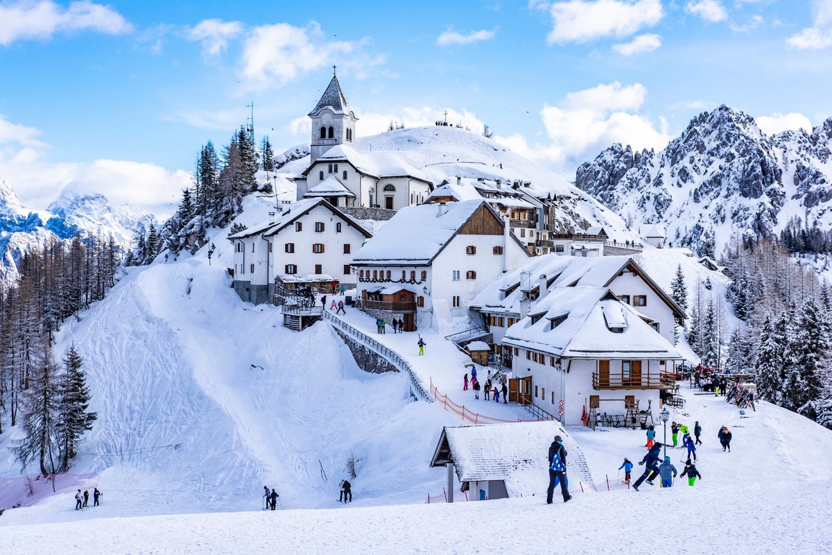 The Ultimate Guide to Season Ski Passes Around the World [2023]