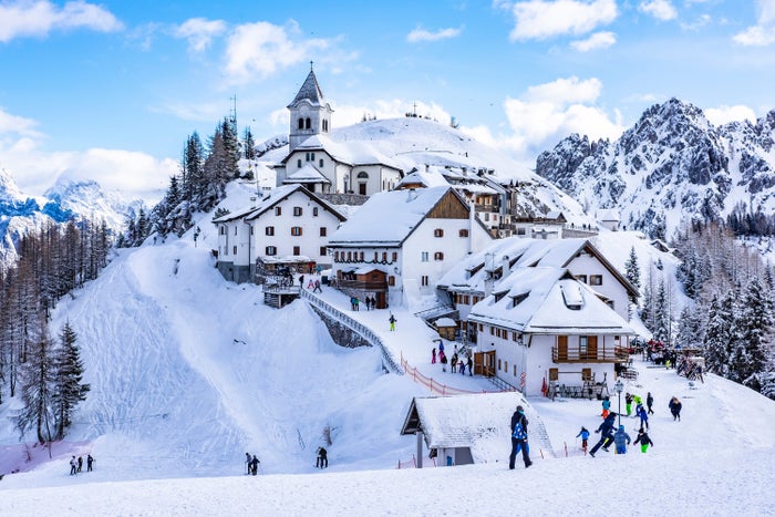 The Ultimate Guide to Season Ski Passes Around the World [2025 to 2026]