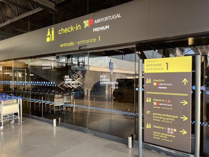 TAP Air Portugal Airbus A321LRneo business class LIS TAP premium entrance