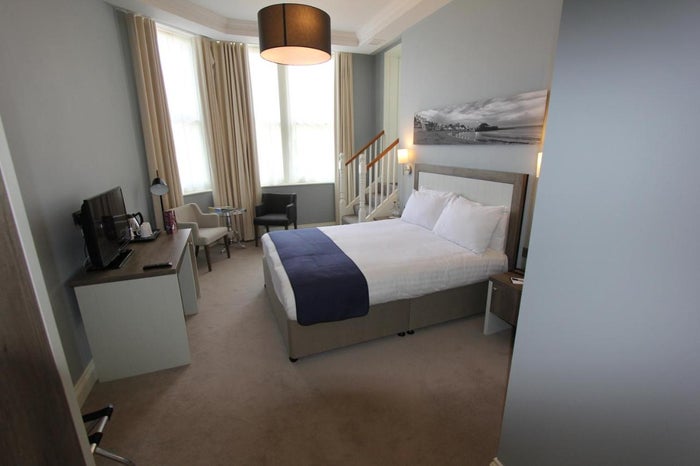 Yarrow Hotel