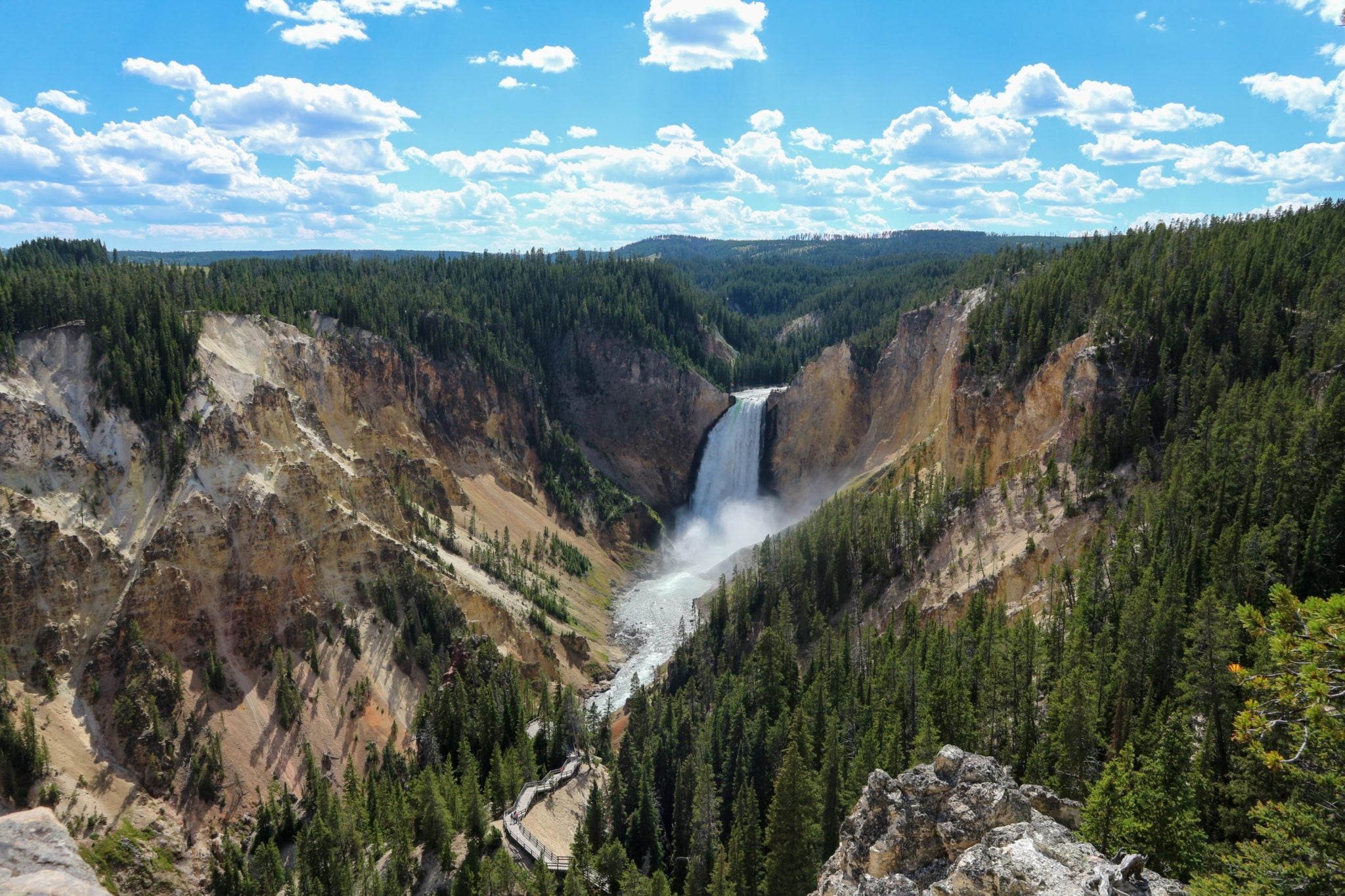 The Ultimate Travel Guide to Yellowstone National Park [2022]