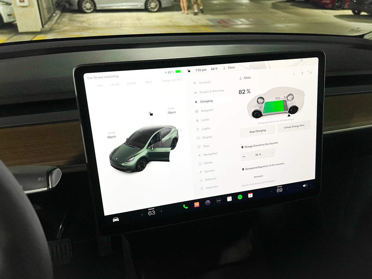 Hertz Tesla Model Y charging screen