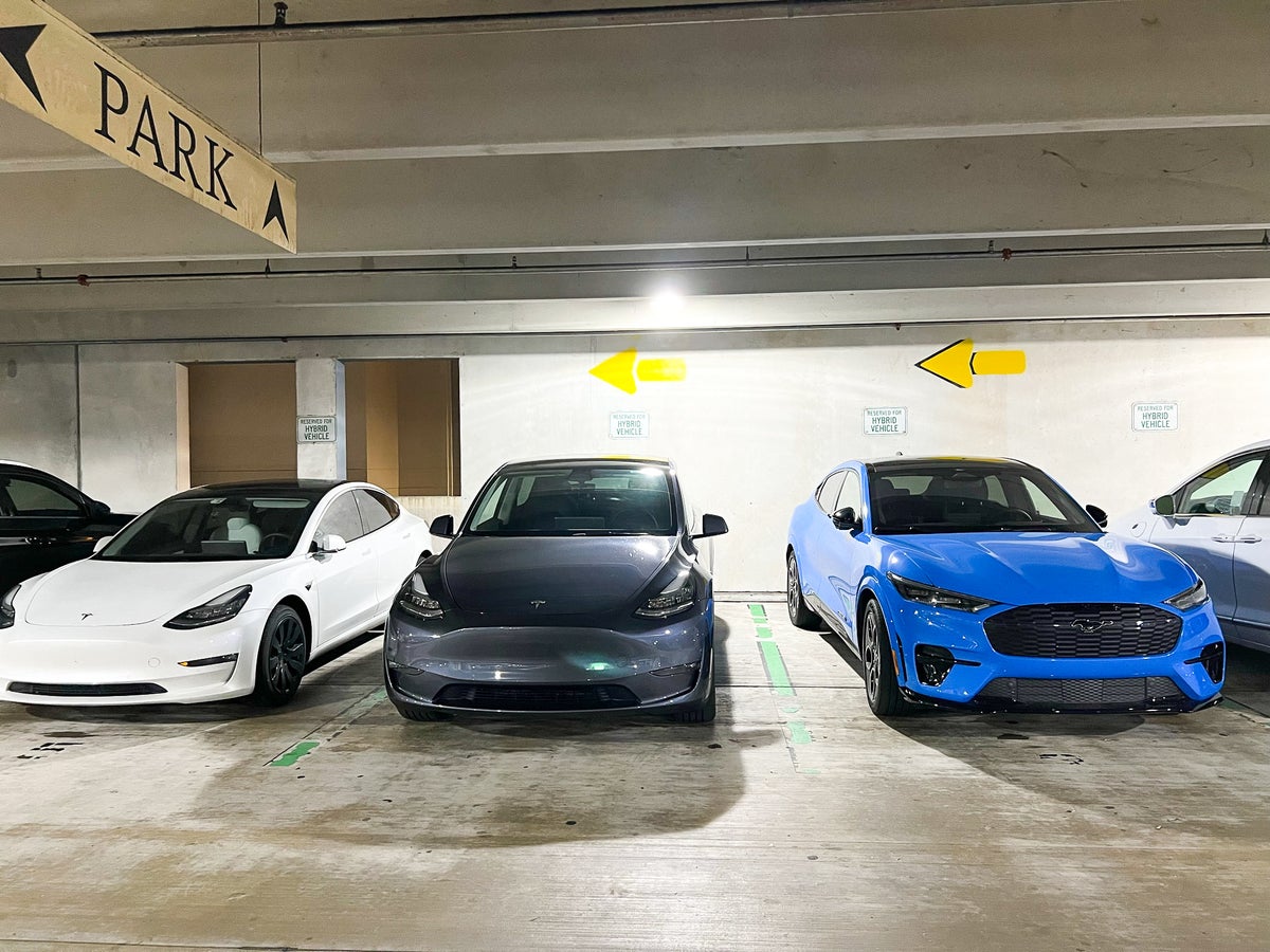 Hertz Tesla Model Y ev parking at Waldorf Astoria Orlando