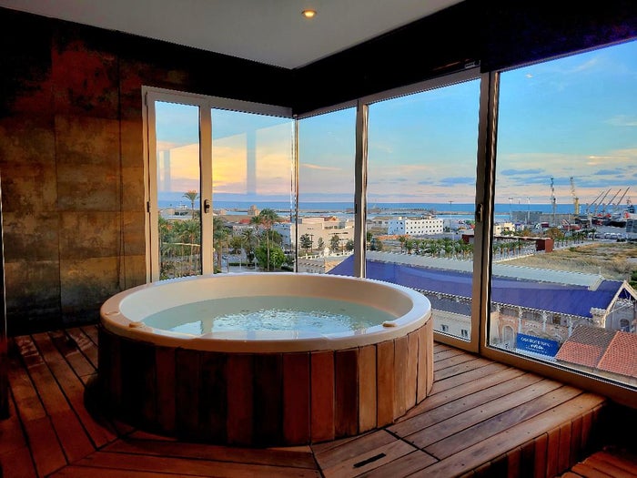 AC Hotel Alicante Hot Tub