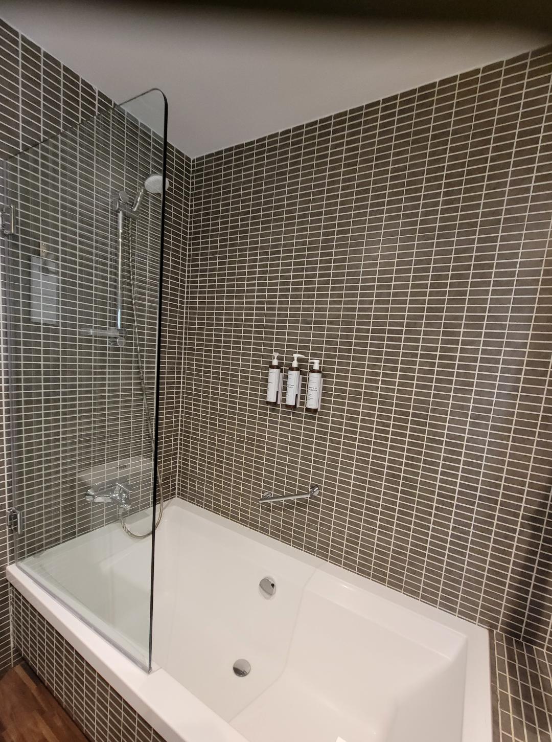 AC Hotel Alicante Shower Tub