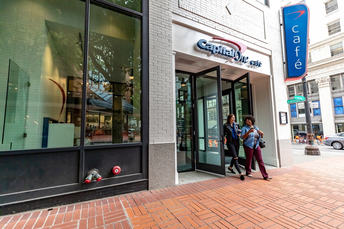 Capital One Cafe patrons leaving