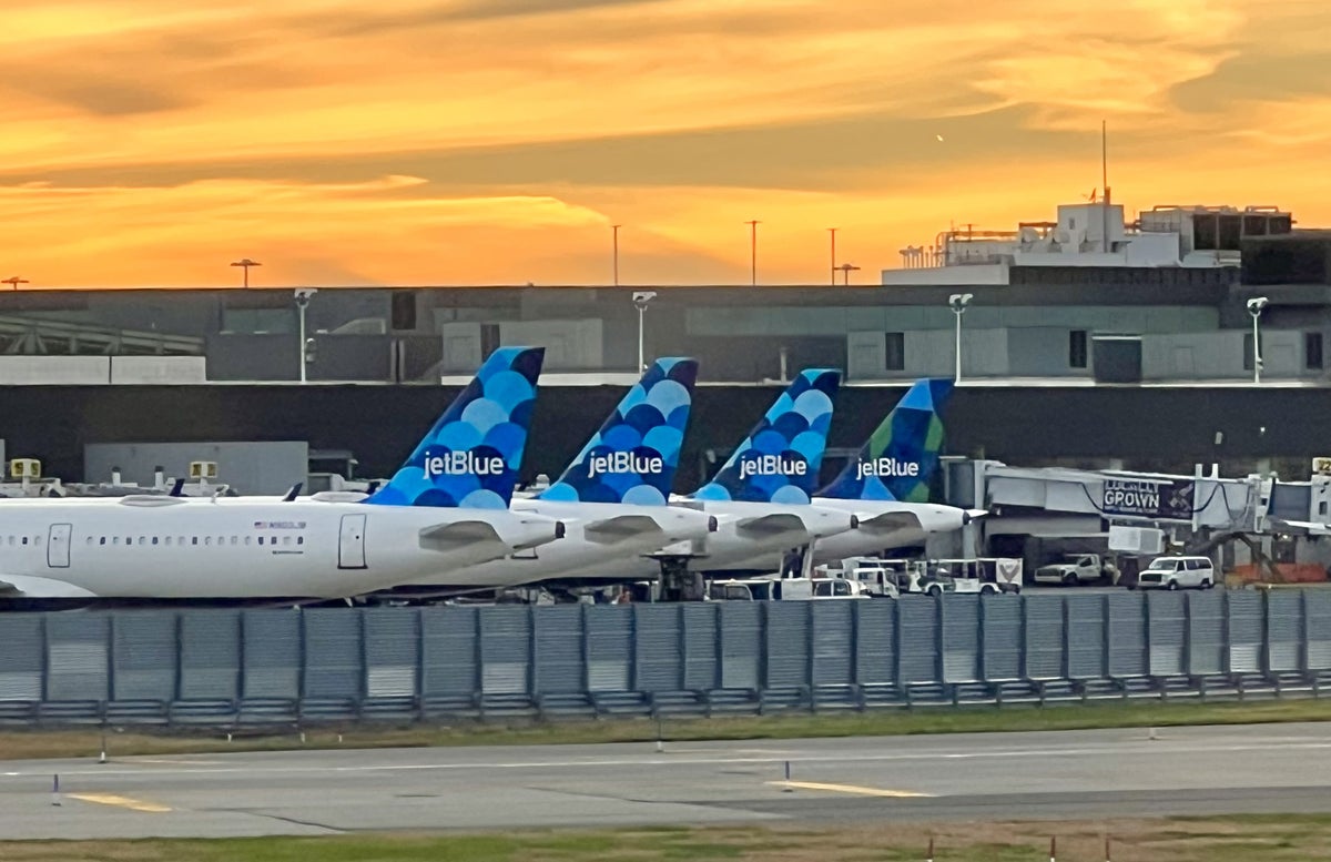 JetBlue Ends Hot Meals for Economy Passengers Crossing the Atlantic