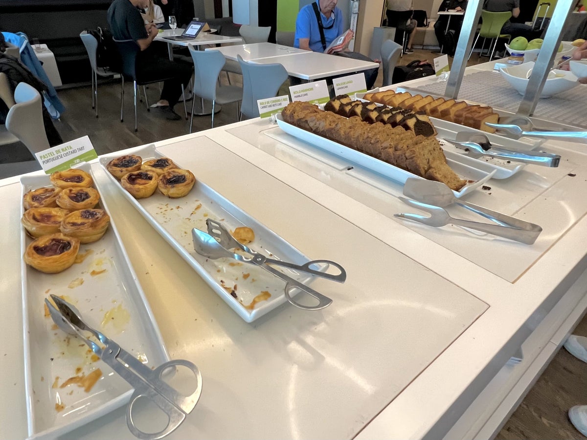 TAP Air Portugal Airbus A321LRneo business class LIS TAP lounge sweet treats