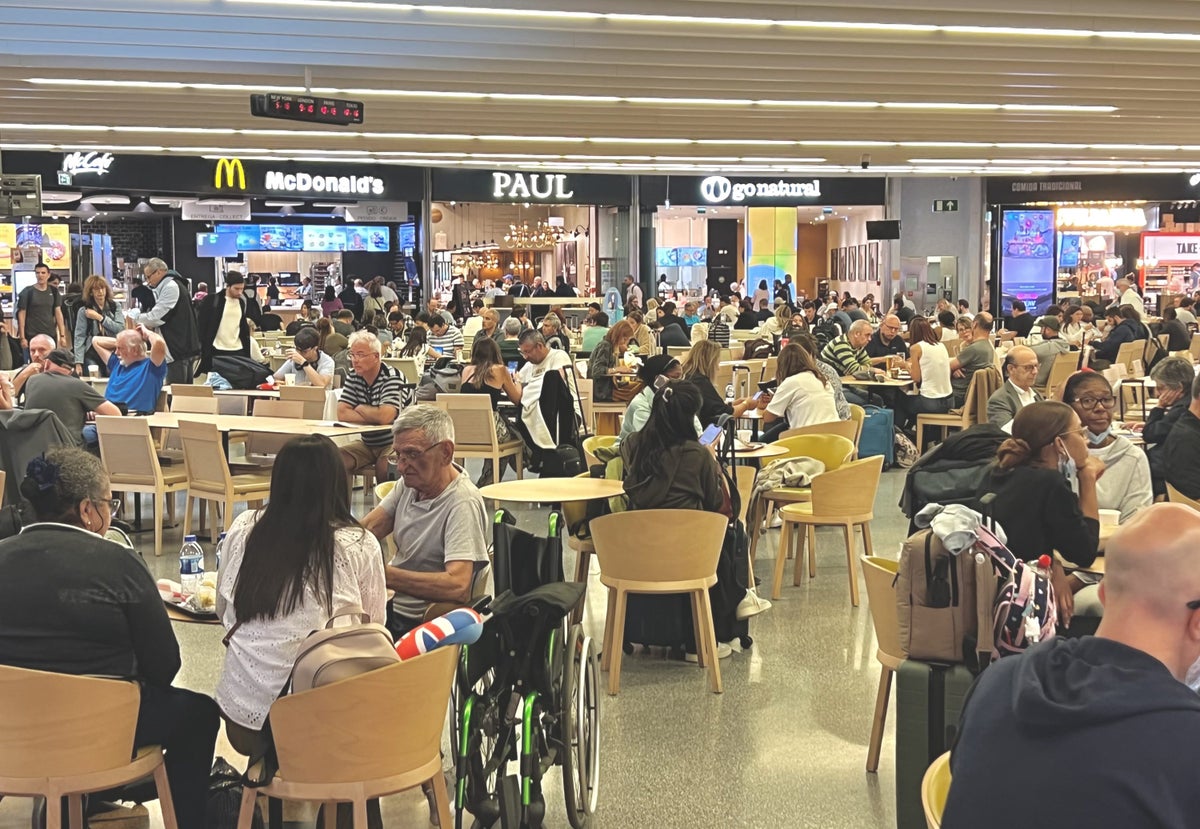 TAP Air Portugal Airbus A321LRneo business class LIS food court