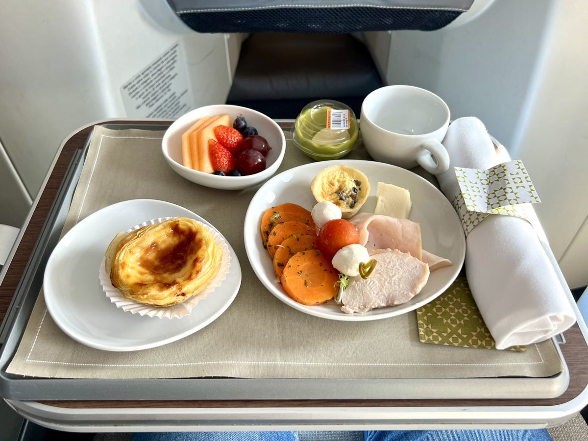 TAP Air Portugal Airbus A321LRneo business class breakfast