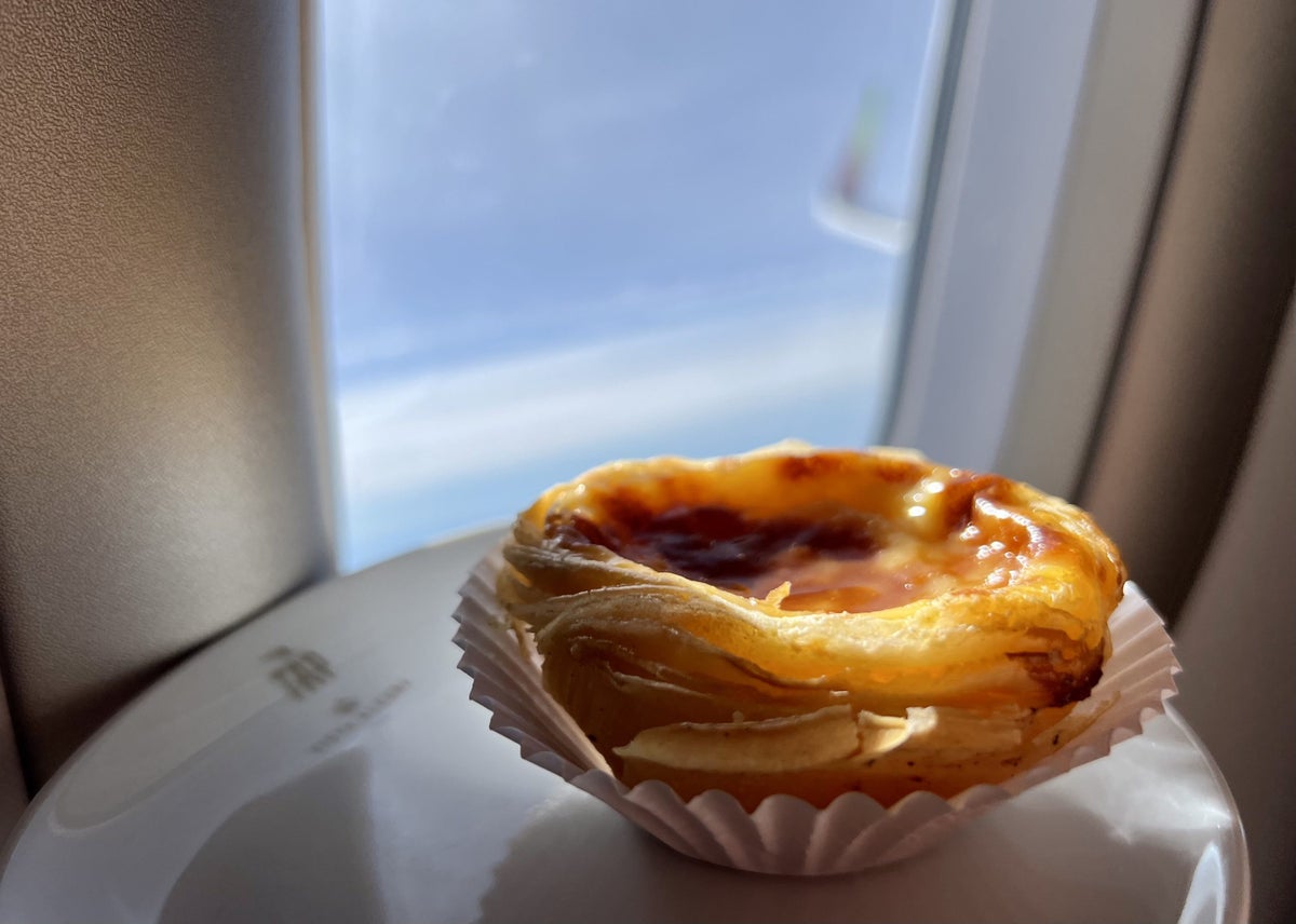 TAP Air Portugal Airbus A321LRneo business class breakfast pasel de nata