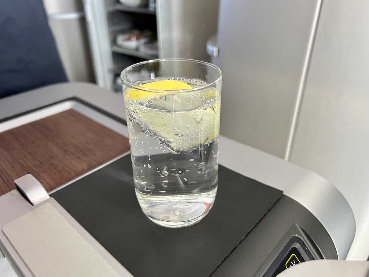 TAP Air Portugal Airbus A321LRneo business class sparkling water