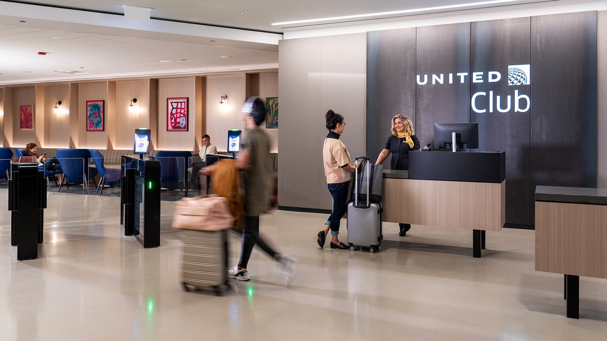 14 Valuable Benefits of the United Explorer Card [$2,200+ Value]