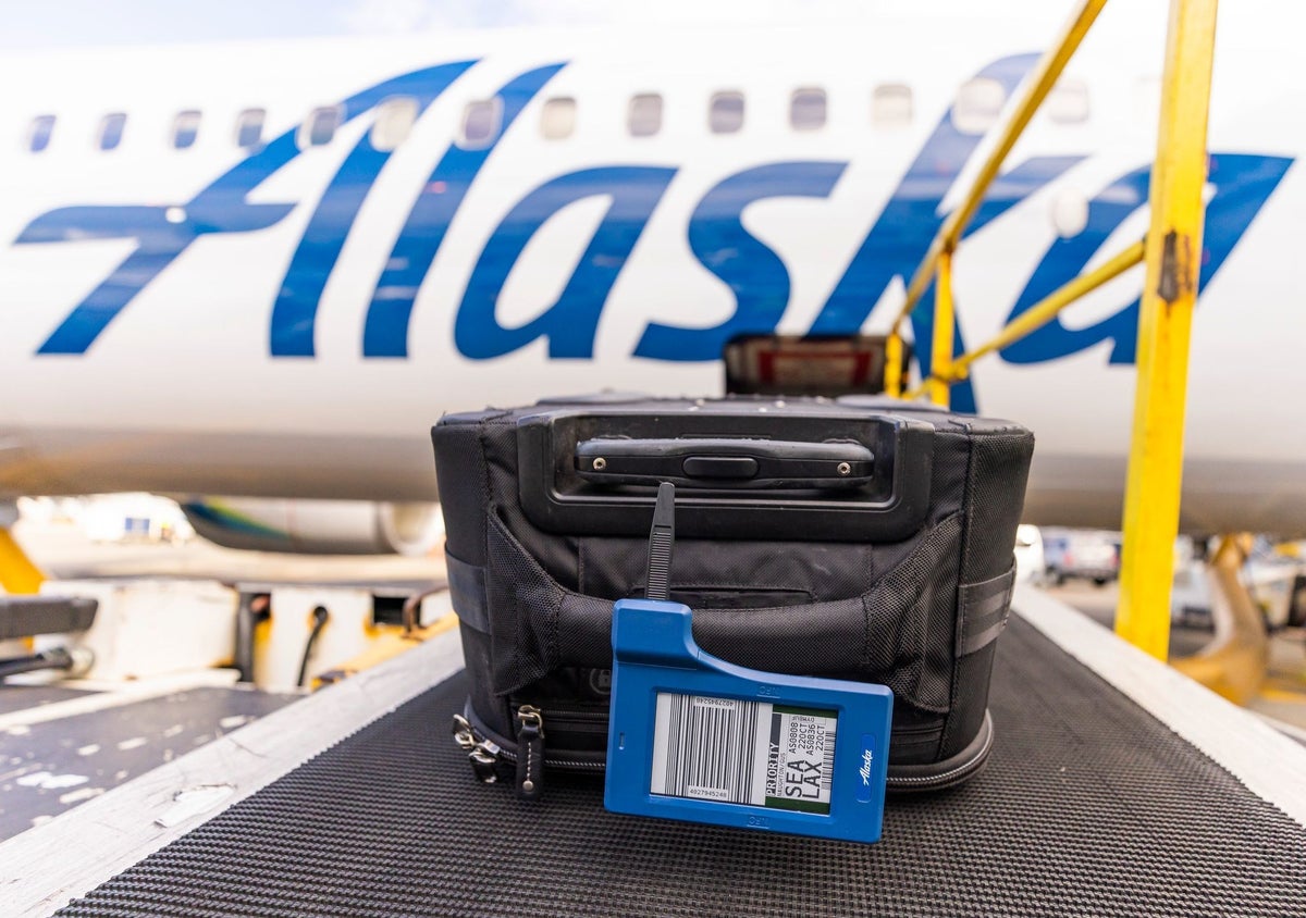 Alaska Airlines Baggage Fees & How To Avoid Paying Them