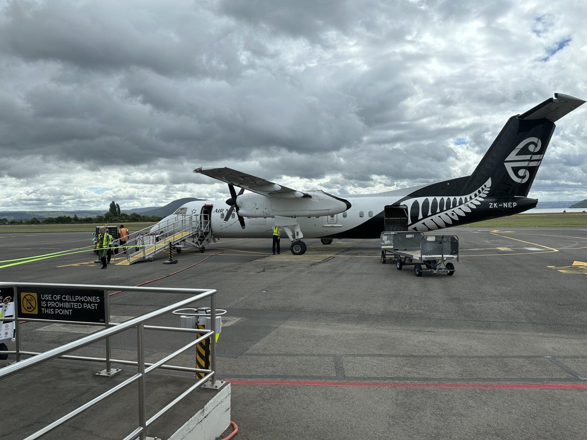Air New Zealand Dash 8 Q300 Economy Class Review [ROT to WLG]