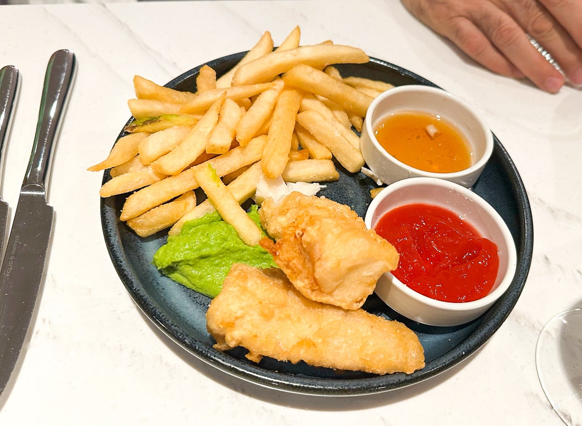 Chelsea Lounge JFK fish and chips mushy peas