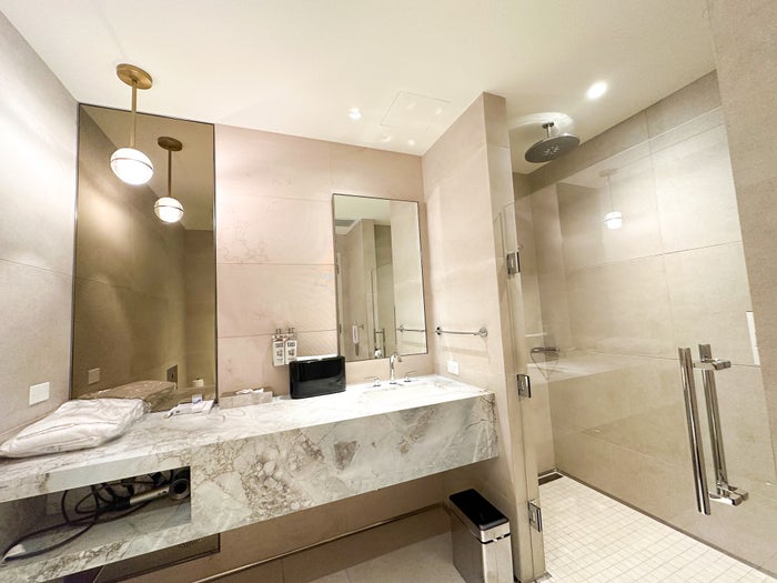 Chelsea Lounge JFK shower