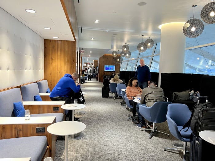 Full List of Airport Lounges at Dallas Fort Worth International Airport [DFW]