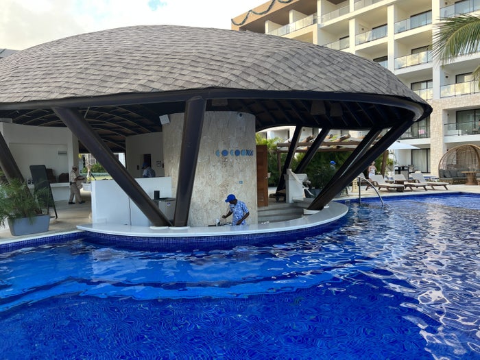 Swim-up bar Hyatt Ziva Cap Cana