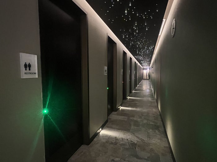 United Polaris ORD restrooms