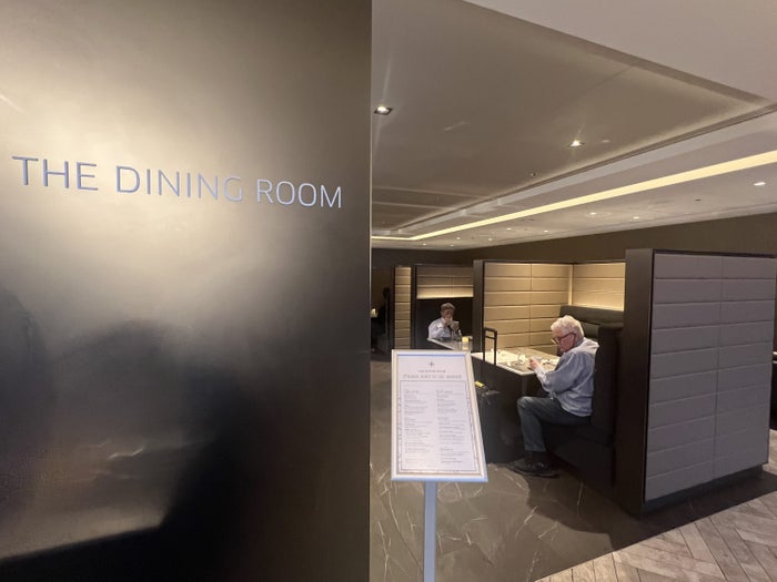 Dining Room United Polaris Lounge ORD