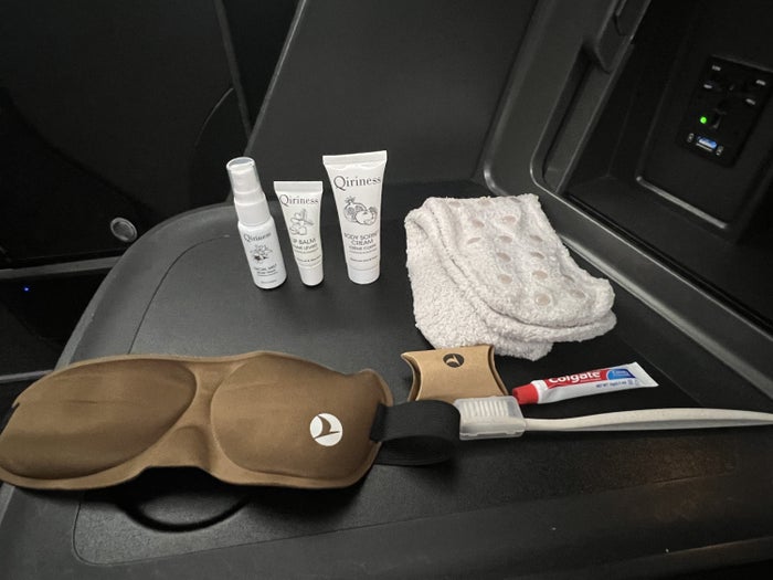 Turkish Airlines Hackett London Amenity Kit items