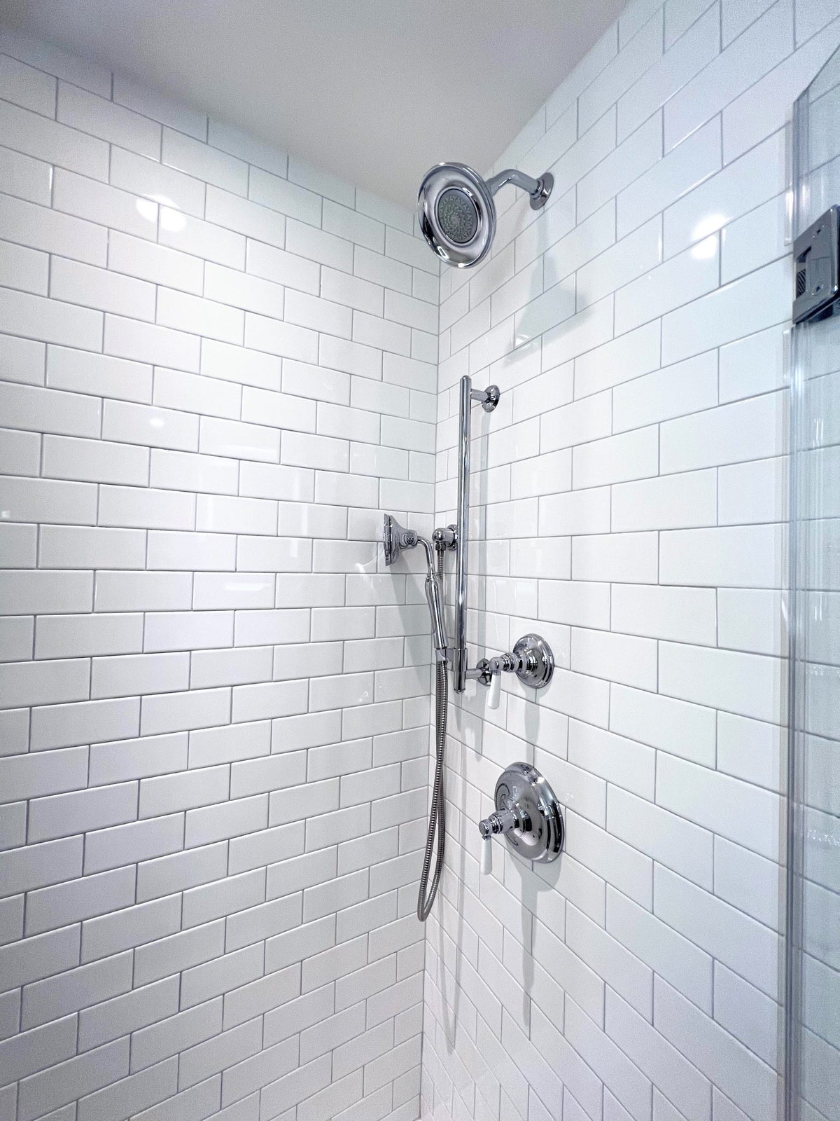 Intercontinental New York Barclay guestroom shower heads