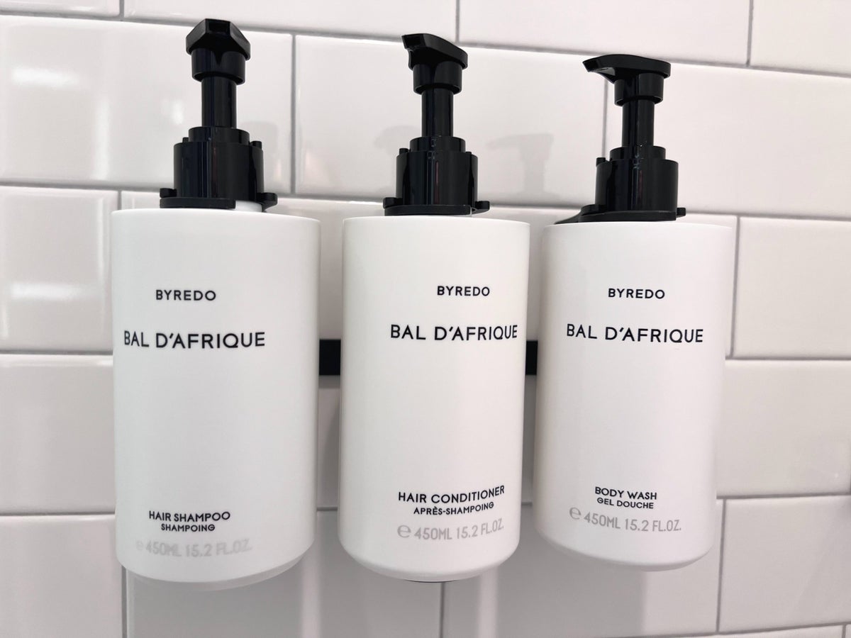 Intercontinental New York Barclay shower products