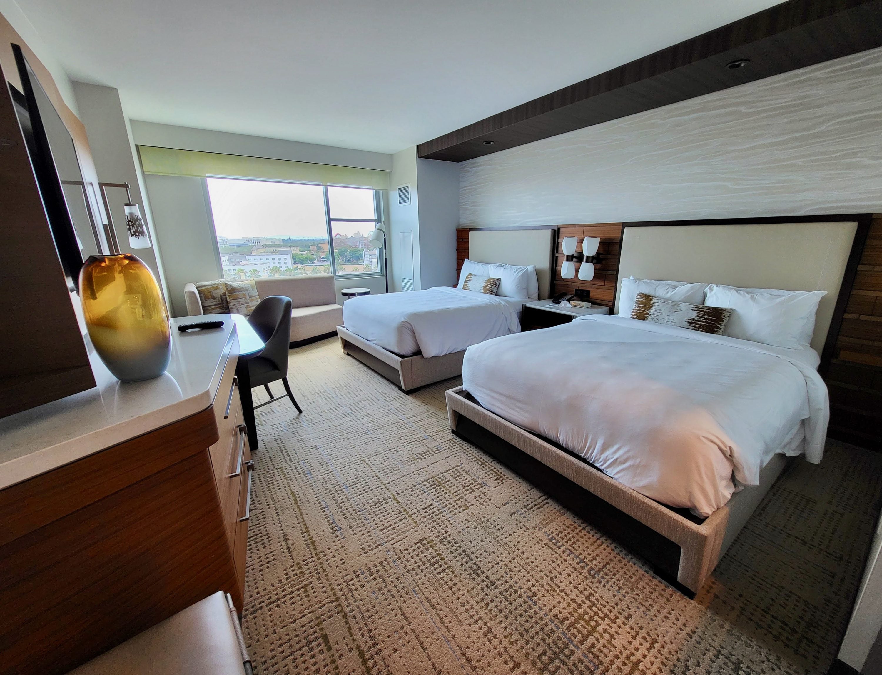 JW Anaheim Marriott queen room beds