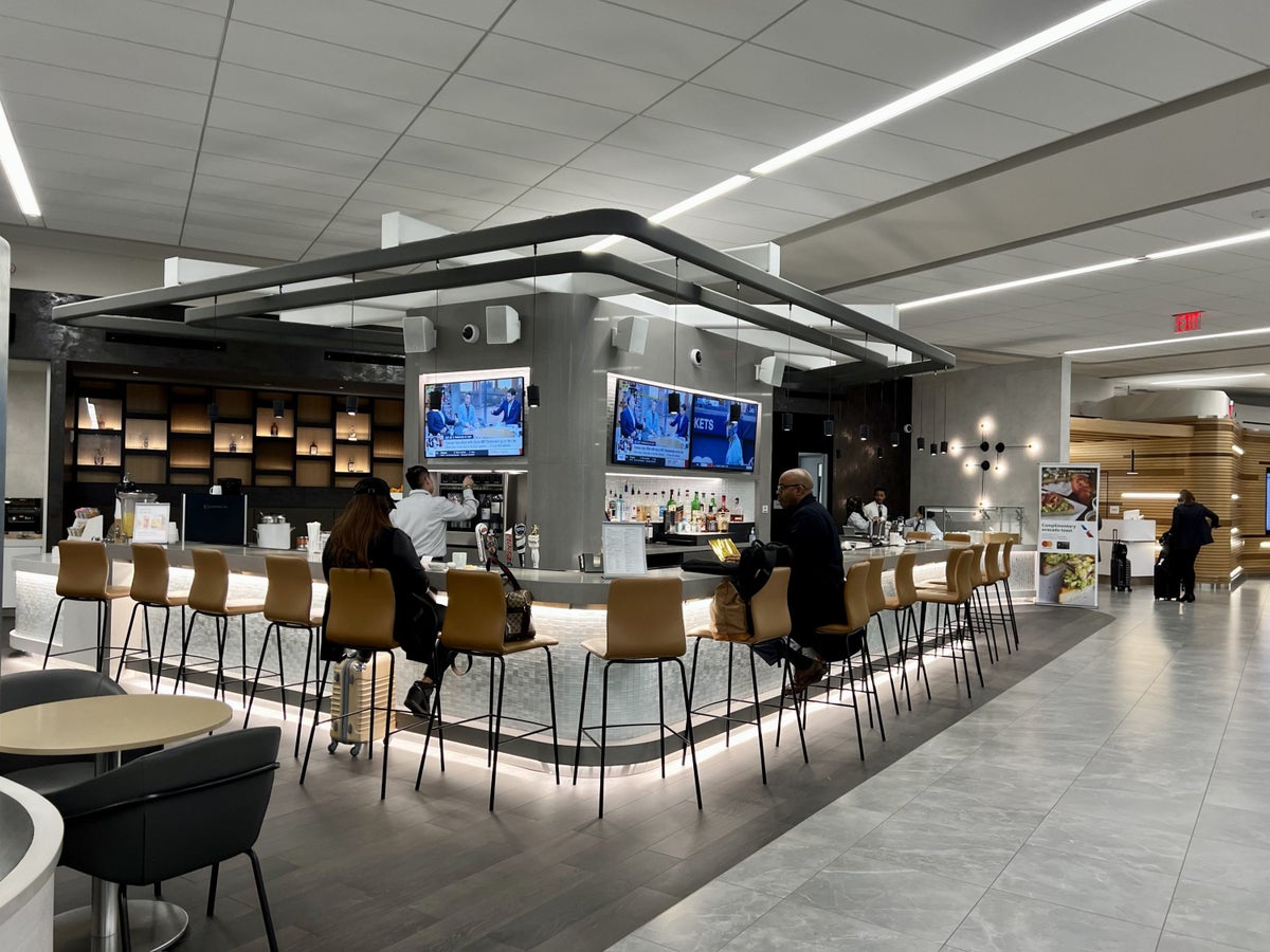 Full List of Airport Lounges at LaGuardia Airport [LGA]