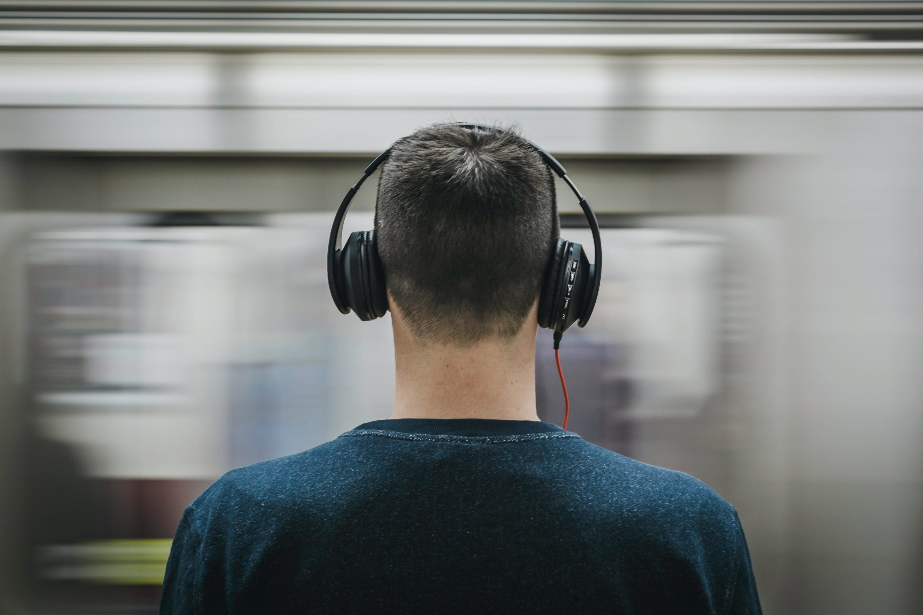 Top-Rated Noise-Cancelling Headphones for travel