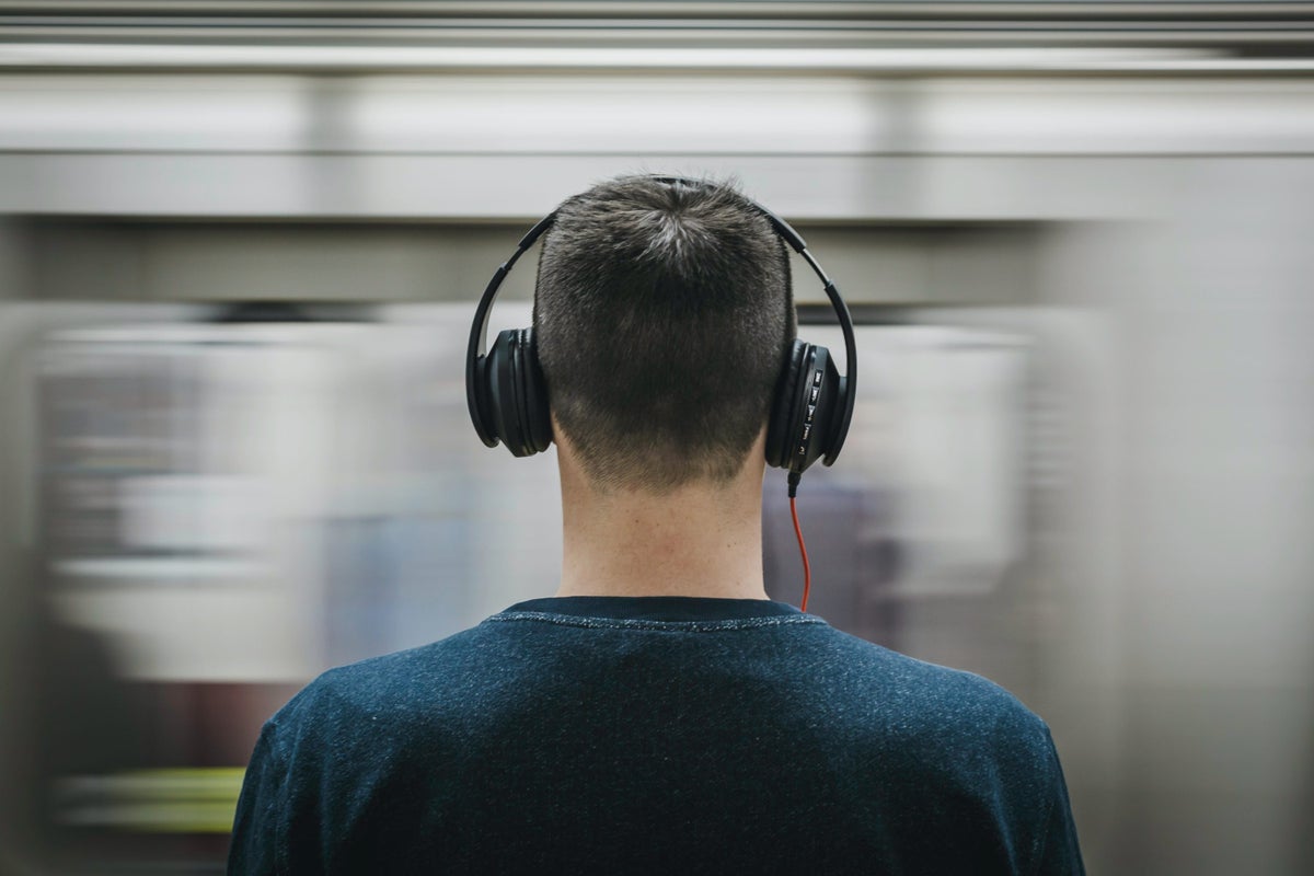 The 12 Best Noise-canceling Headphones To Buy for Travel [2024]